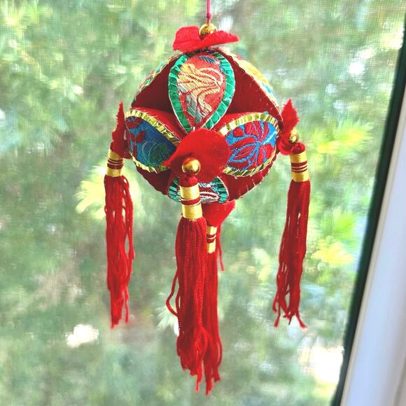 Vintage Chinese Silk Embroidered Souvenir Love Ball Ornament from Li River - Picture 2 of 10